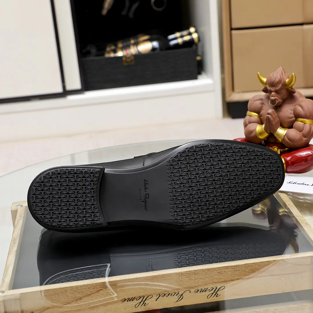 Men's shoes 💰600 🕷🕷🐂【Ferragamo】 Popular fashion casual shoes🇨🇳Official website counter 1:1 production, original mold opening💯Good quality can be seen, imported high-end first-layer pebbled calfskin, water-dyed🐂leather lining🌿very clear texture, high-quality waterproof, non-slip and wear-resistant outsole🎋high quality and low price, truly handmade🍓, 5 colors available! Code number 38-44 (45. To be customized)